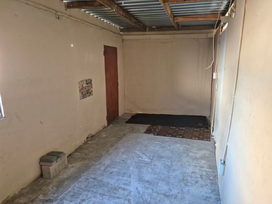 2 Bedroom Property for Sale in Crossroads Western Cape